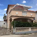 Nikolina 아파트